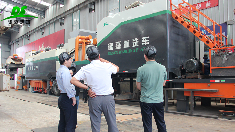 鉻污染移動式土壤淋洗修復(fù)設(shè)備.jpg 鉻污染移動式土壤淋洗修復(fù)設(shè)備