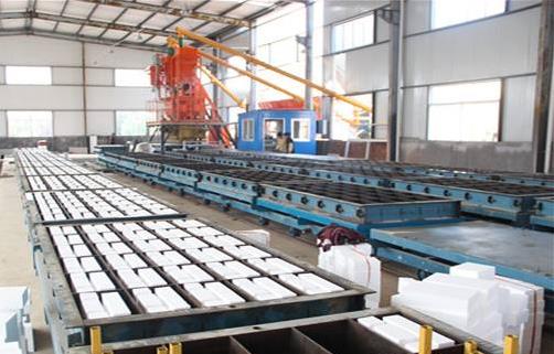 自保溫砌塊設備生產現場